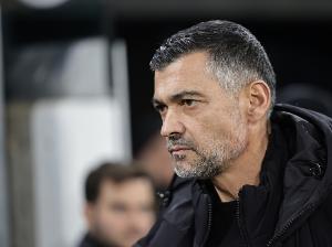 开云官网-足球市场：从雪茄庆祝到染红离场，为何孔塞桑比丰塞卡更失败